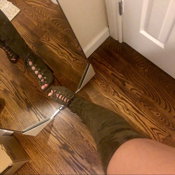 Guess Boots - Picture 3 of 13